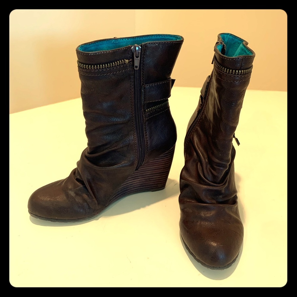 Boots - Picture 4 of 8